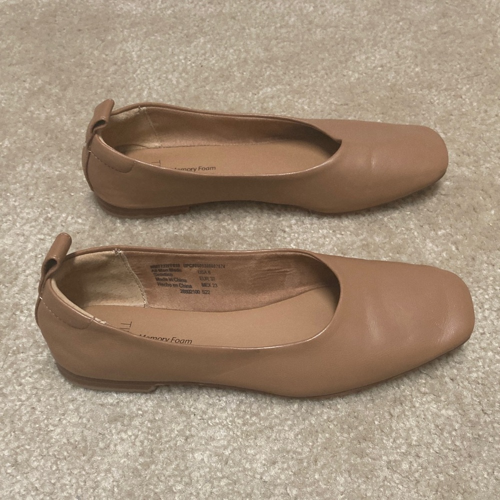 Time and Tru Women's Tan Flats - Picture 6 of 10
